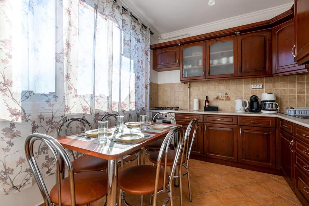Spacious And Bright Flat Between Airport & Center Budapest Exterior photo