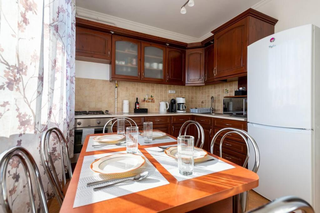 Spacious And Bright Flat Between Airport & Center Budapest Exterior photo